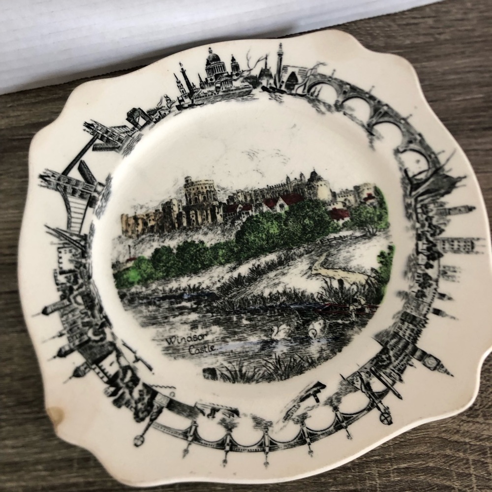 Vtg Windsor Castle Souvenir Plate